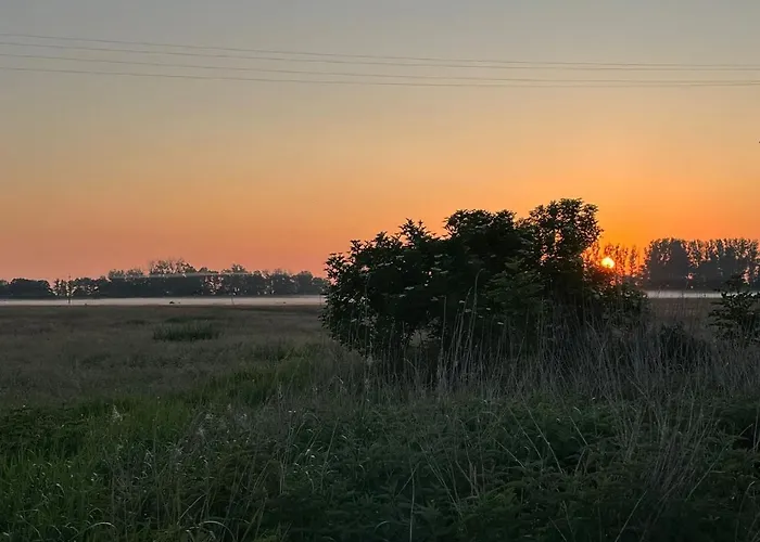 By Szczecin Lagoon With Garden بيت للعطل نوفي فاربنو